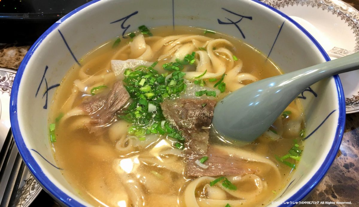 刀削麺 ~生地を刀で削って麺を作る職人技~ | Shu China Blog