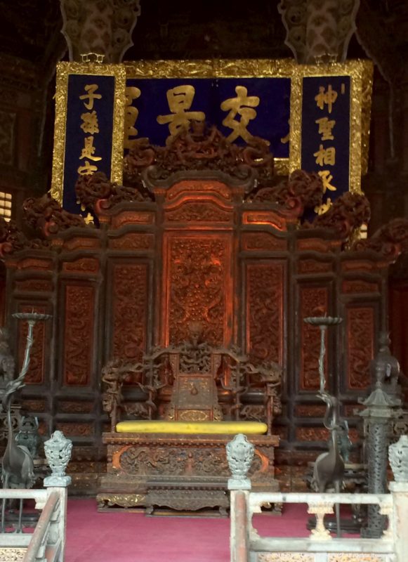 瀋陽 故宮の大政殿の内部