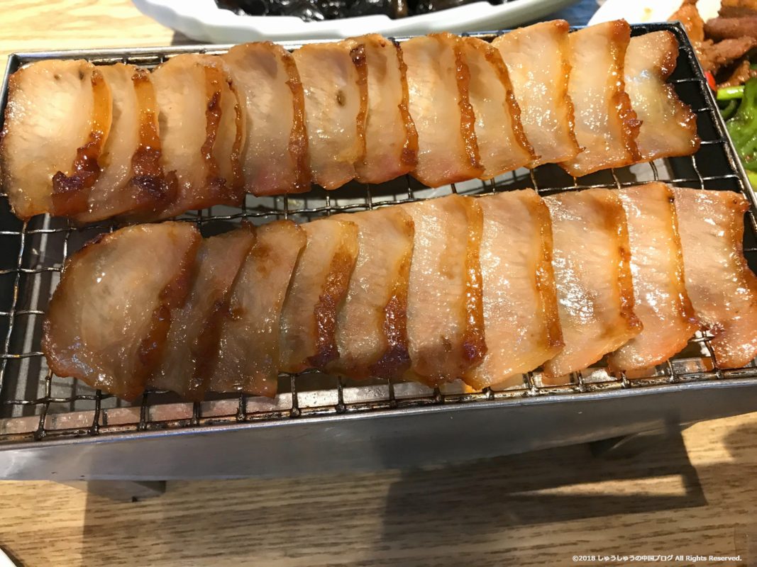 武漢の湖北料理店の香烤松板肉