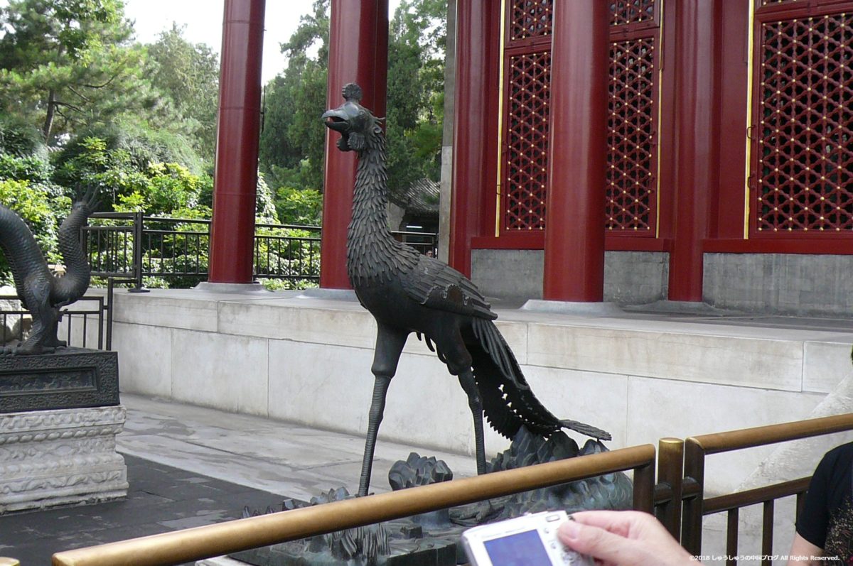 北京頤和園の楽寿堂の前の鳥の像
